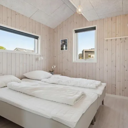 5 Bedroom Beautiful In Holiday home *