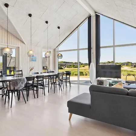 5 Bedroom Beautiful In *