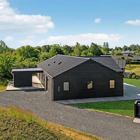 5 Bedroom Beautiful In *