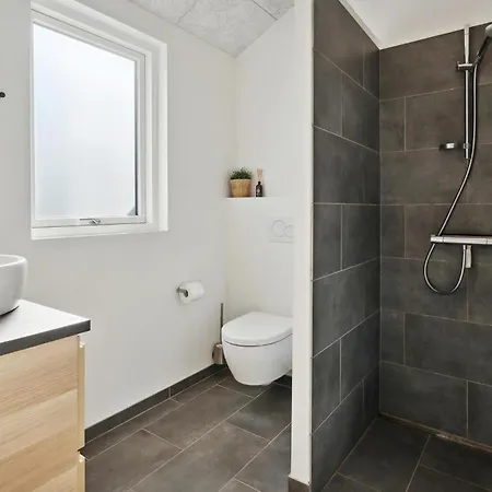 5 Bedroom Beautiful In *